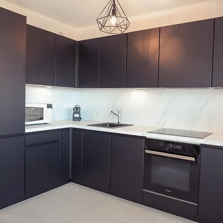 Chic Du Port Apartment